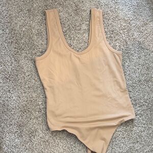 Never worn nuuds Nude/Tan Scoop Neck Bodysuit